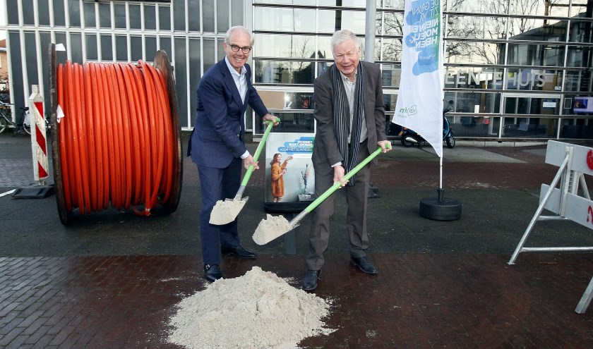 Willem Offerhaus en Richard Quakernaat maken de officiële start.