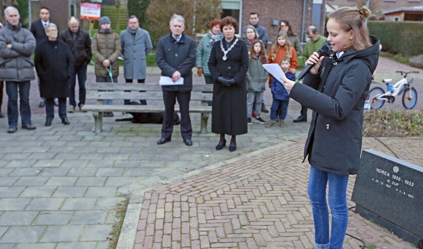 Jairah Bakker van de J.D. van Arkelschool was samen met WOII overlevende Jan Weder gekomen.