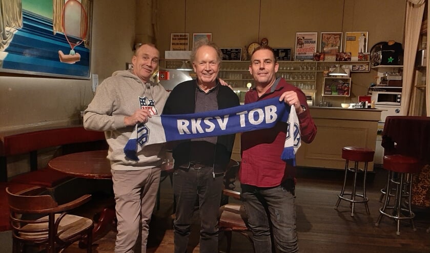 Paul Haenen tussen de organisatoren Fred en Eric Stam.