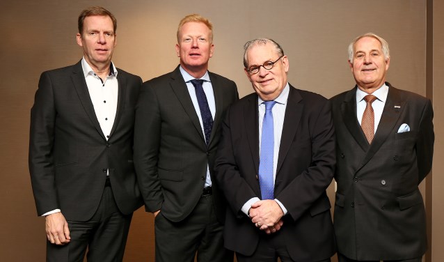 (Vlnr): Mart Pfeiffer (waarnemend directievoorzitter Rabobank Haarlem en Omstreken), Jerry Notenboom (directievoorzitter Rabobank IJmond), Johan Kerkhoff (voorzitter RvC Rabobank Haarlem en Omstreken), Frans Baud (voorzitter RvC Rabobank IJmond).