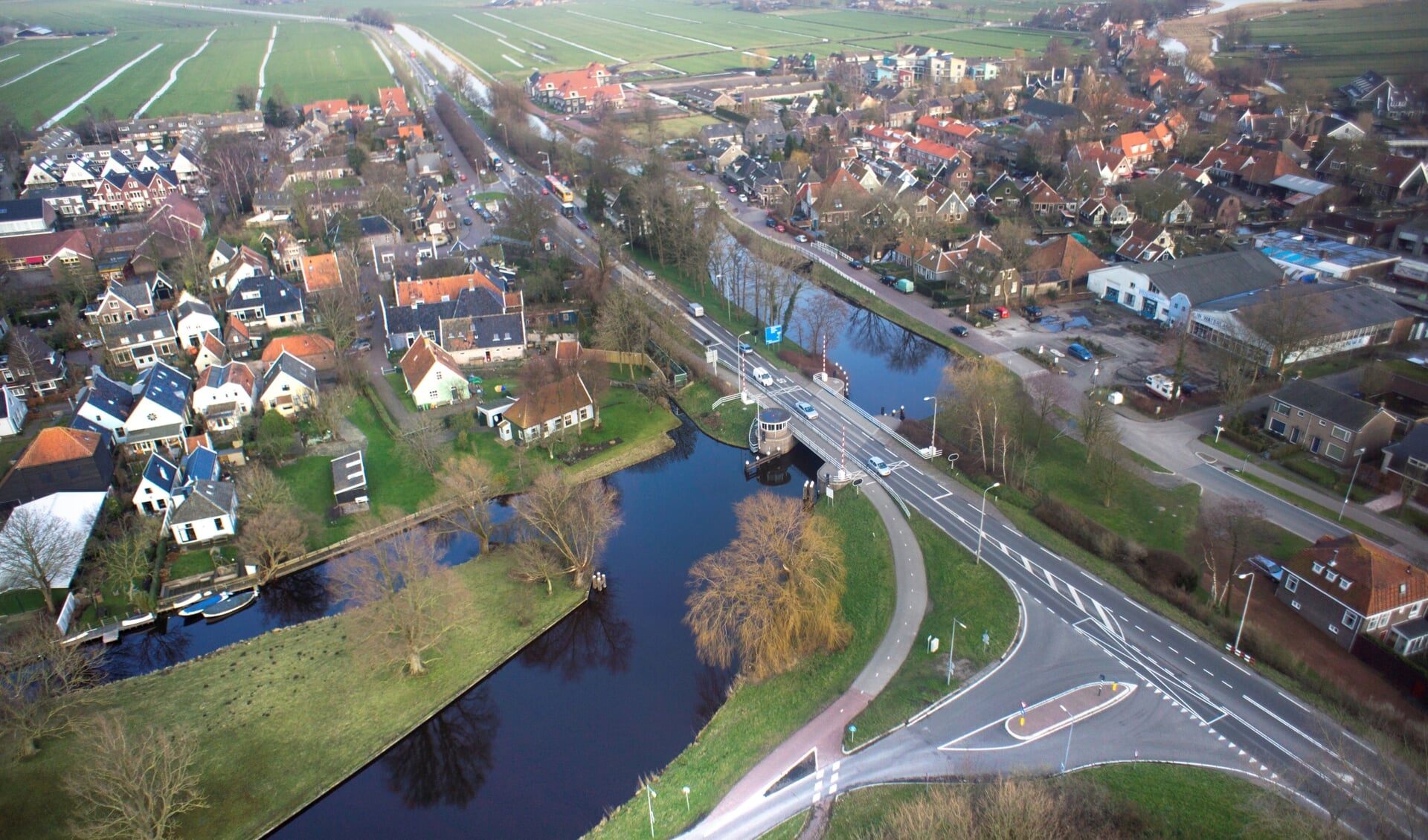 De gemeenteraad van Edam-Volendam heeft gisteren ingestemd met het bijdragen van € 100.000 euro aan de vervolgstudie onderdoorgang Broek in Waterland.  