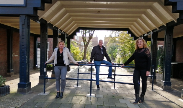 <p>Wilma van Ankeren (links), Nico Sibrandi en Sonja Stroek zetten zich met een grote groep bewoners in om verschillende festiviteiten te organiseren.</p>