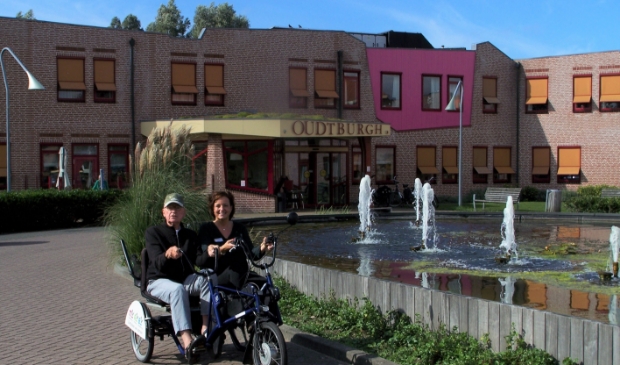 <p>Henk Bohne en Jacqueline Hoogland, begeleider Welzijn</p>
