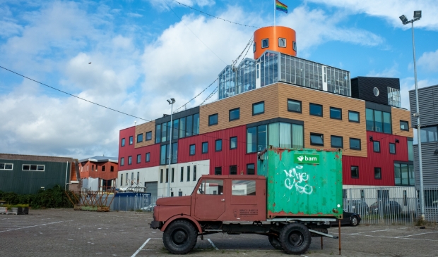 <p>'Parkeren in stijl', Johan van Hasseltweg.</p>