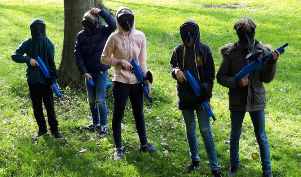 <p>De deelnemers vermaakten zich uitstekend met het paintballen.</p>