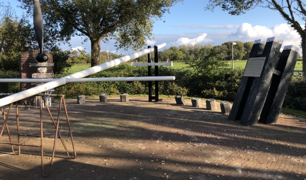 <p>Op het gedenkteken voor de crew van een neergestorte Short Stirling staan, achteraf, de verkeerde namen. </p>