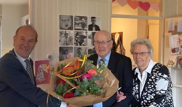 <p>Burgemeester Blase bezocht het jubilerende echtpaar.</p>