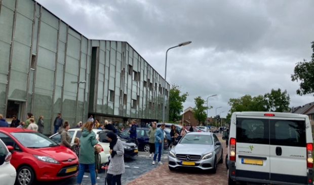<p>De situatie bij de Bloeiende Perelaar drie weken geleden. Als de plannen van de gemeente doorgaan, wordt het na de zomer van volgend jaar alleen maar drukker en onveiliger. </p>