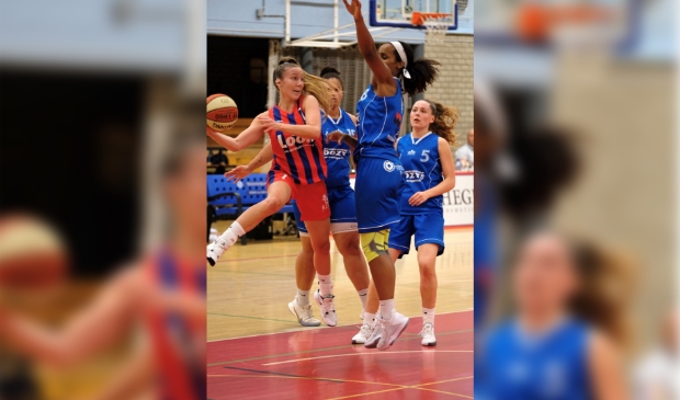 <p>Denise Bloemkolk namens de Lions in actie.</p>