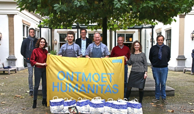 Floris Damen (Rotary), Linda Wegman (Rotary), Mark Zijta (Kok Landgoed Groenendaal), Bas Boeser (Rotary), René Haak (Chef-Kok Landgoed Groenendaal), Kees Bruinstroop (Rotary), Onika Pinkus (Humanitas), Dick Hulsebosch (Rotary).