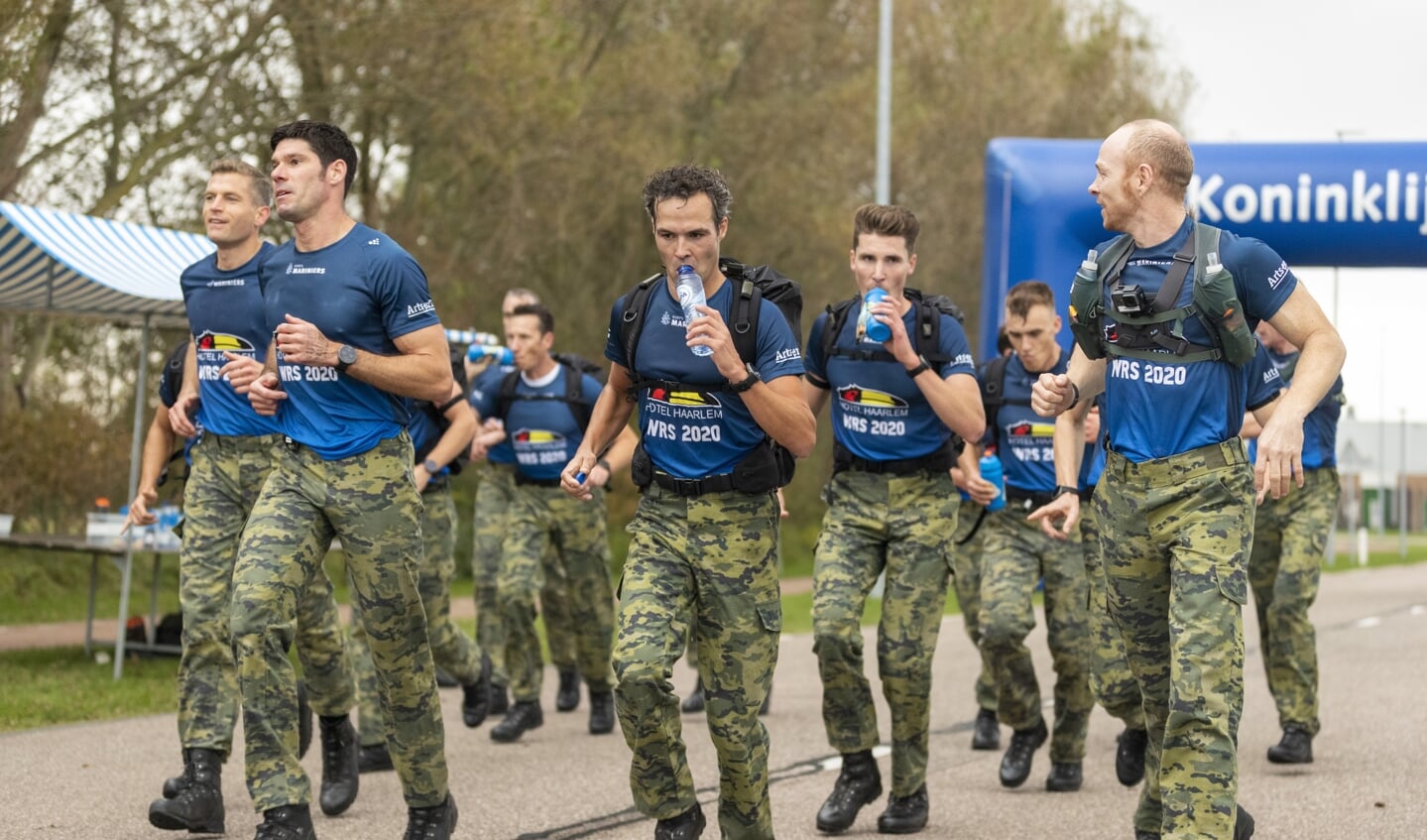 Mariniers verpulverden Wereldrecord Speedmars in Den Helder.