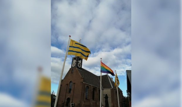 <p>De regenboogvlag.</p>