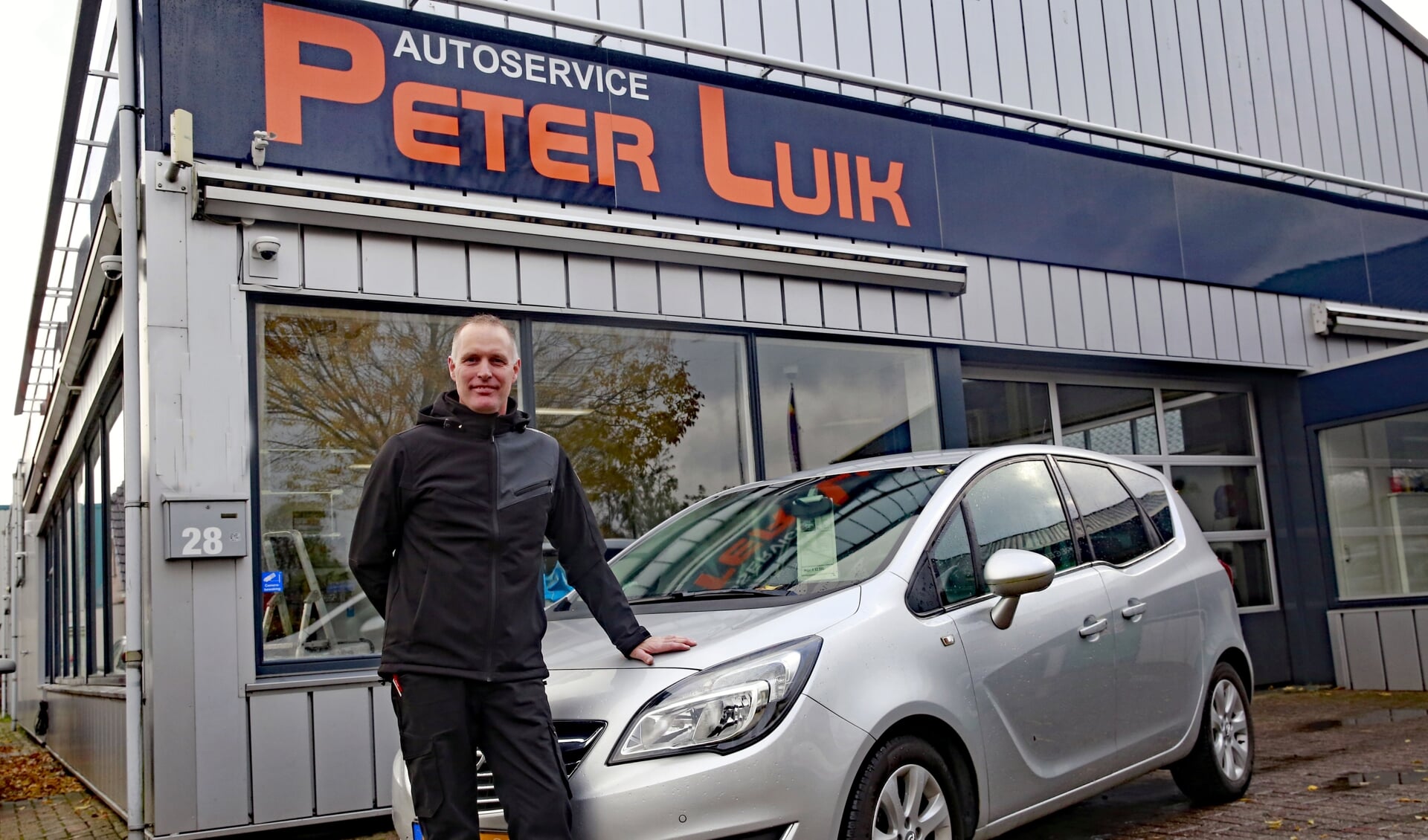 Peter Luik van Autoservice Peter Luik is voortaan gevestigd in 't Zand.