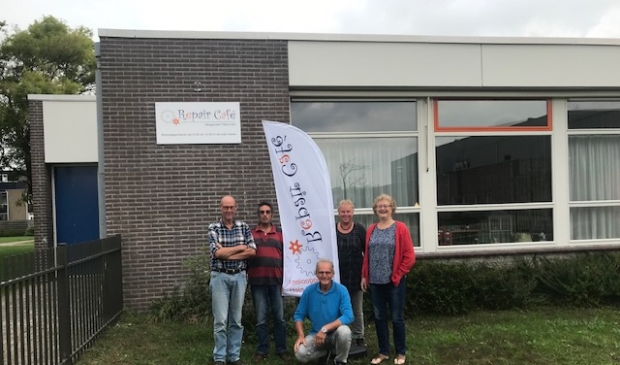 <p>Het team van het Repair Café van Julianadorp.</p>