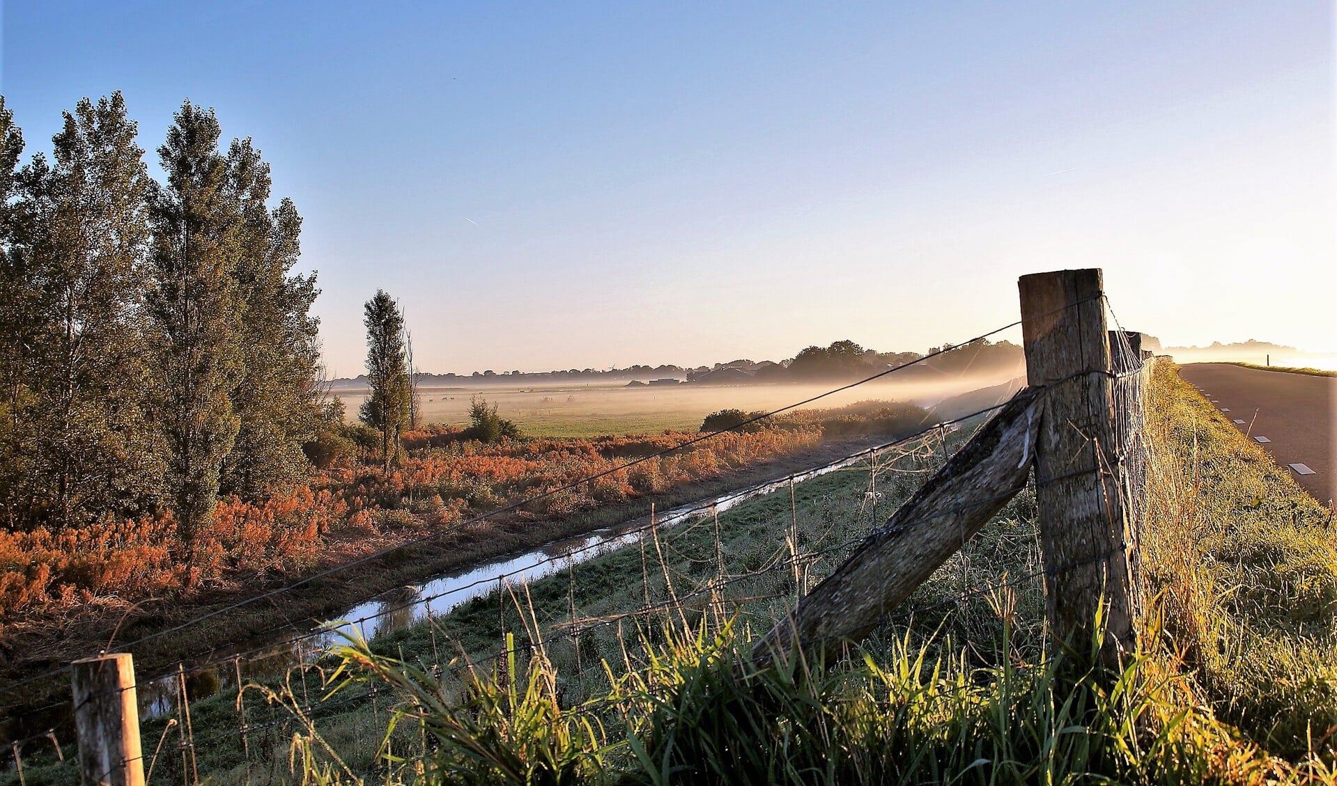 Westfriese Omringdijk in de buurt van Wijdenes.