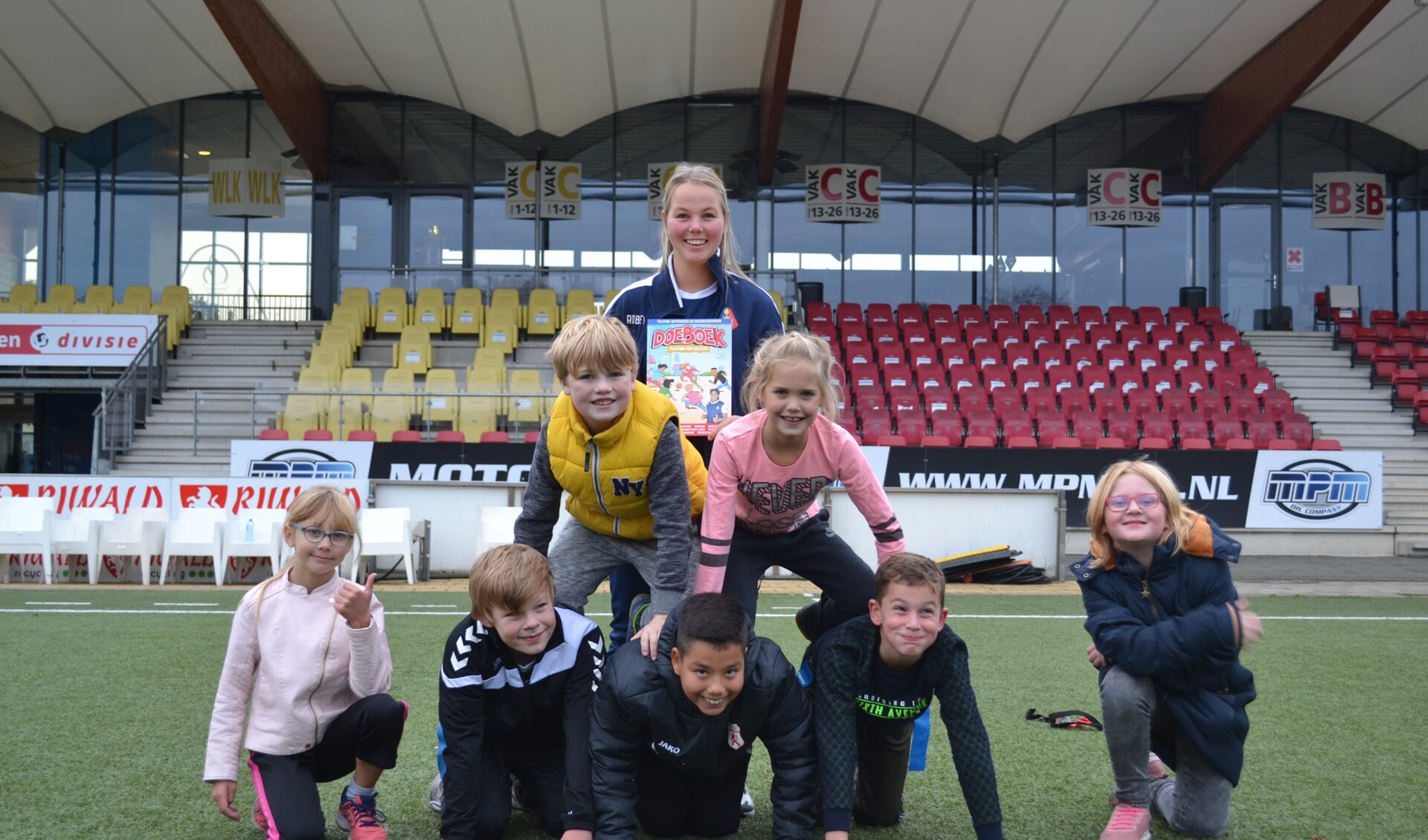 Ook dit jaar maakt Telstar Thuis in de Wijk het weer mogelijk dat kinderen, die een steuntje in de rug kunnen gebruiken, welkom zijn bij Playing for Success.