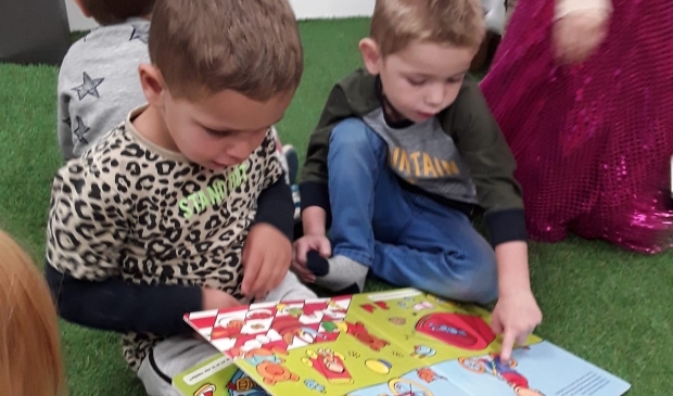 <p>Lezen: jong geleerd, oud gedaan.</p>
