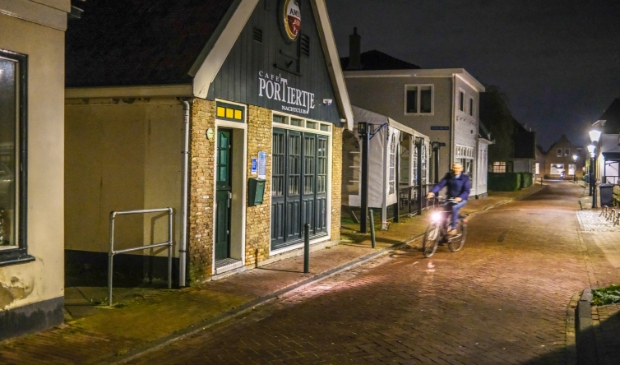 <p>Langebuurt. Normaal een gezellige drukte, maar sinds afgelopen weekend is alles voorlopig anders.</p>