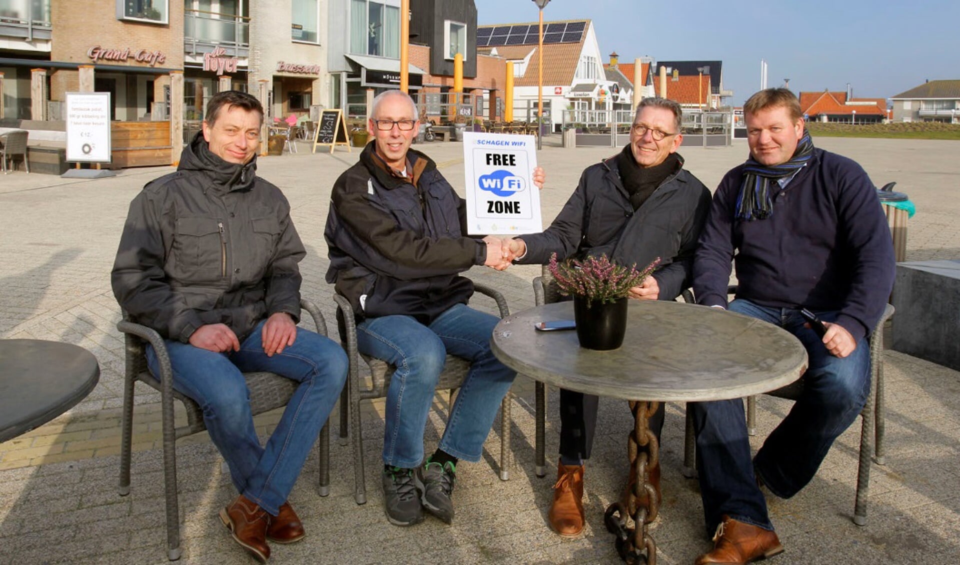 2015, tijdens de oplevering van Wifi. v.l.n.r. Frank Mosch, Kees de Wit, André Groot en Hans Blaauw.