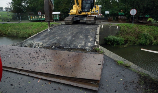 De sloop van de Veenhuizerbrug is nogal omstreden.