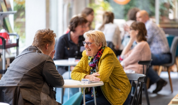 <p>Luister naar de levensverhalen van mensen die je in het dagelijks leven niet snel spreekt. </p>