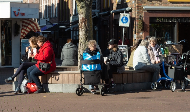 <p>Restauranthouders zitten met de gebakken peren, maar voorbijgangers zien altijd wel een rustplekje.</p>