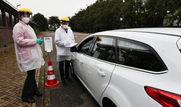 <p>Raampje open, testen en binnen vijftien minuten is er duidelijkheid wel of geen corona. In de SALT snelteststraat is het mogelijk.</p>