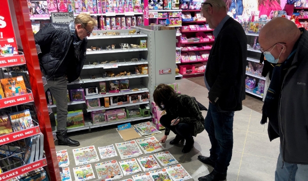 <p>De jurering van een van de leeftijdscategorieën in beeld.</p>