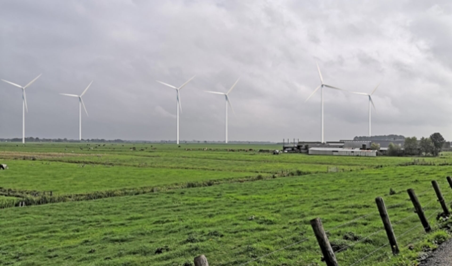 Foto-impressie hoe Aarlanderveen eruit gaat zien als de windmolenplannen doorgaan. Foto: RESinBeeld