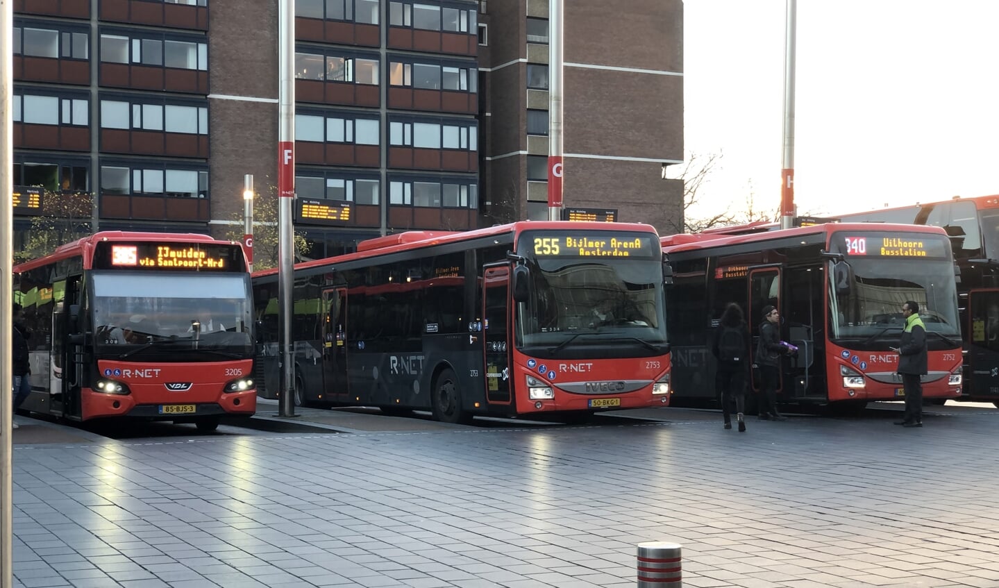 Bussen op Station Haarlem.
