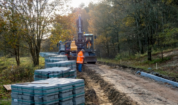 <p>Fiets- en wandelroute van de Staringweg tijdelijk afgesloten vanwege renovatie.</p>