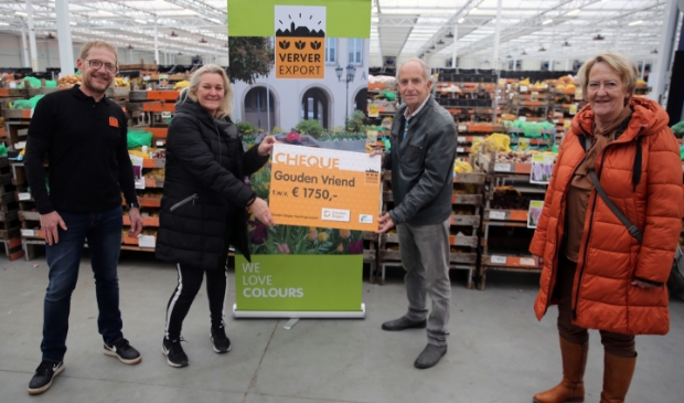 <p>Vlnr. Tijmen Verver en Monique Moerbeek van Verver Export en Frits Weel en Nel Nooter van Gouden Dagen Heerhugowaard.</p>