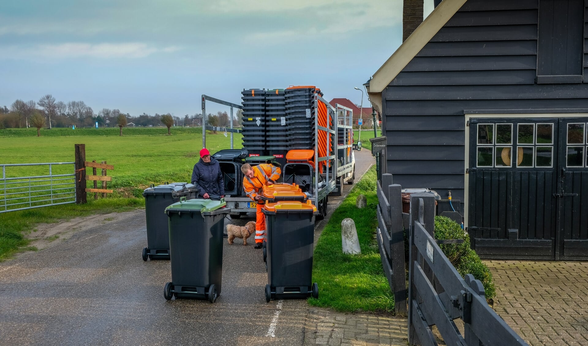 Ook aan de Lagendijk werden verleden week drie containers per woning afgeleverd.