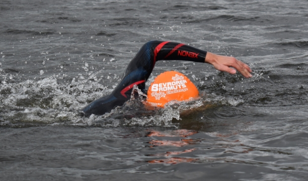 <p>Heerhugowaarder Tim van Langen is een fervent openwaterzwemmer.</p>