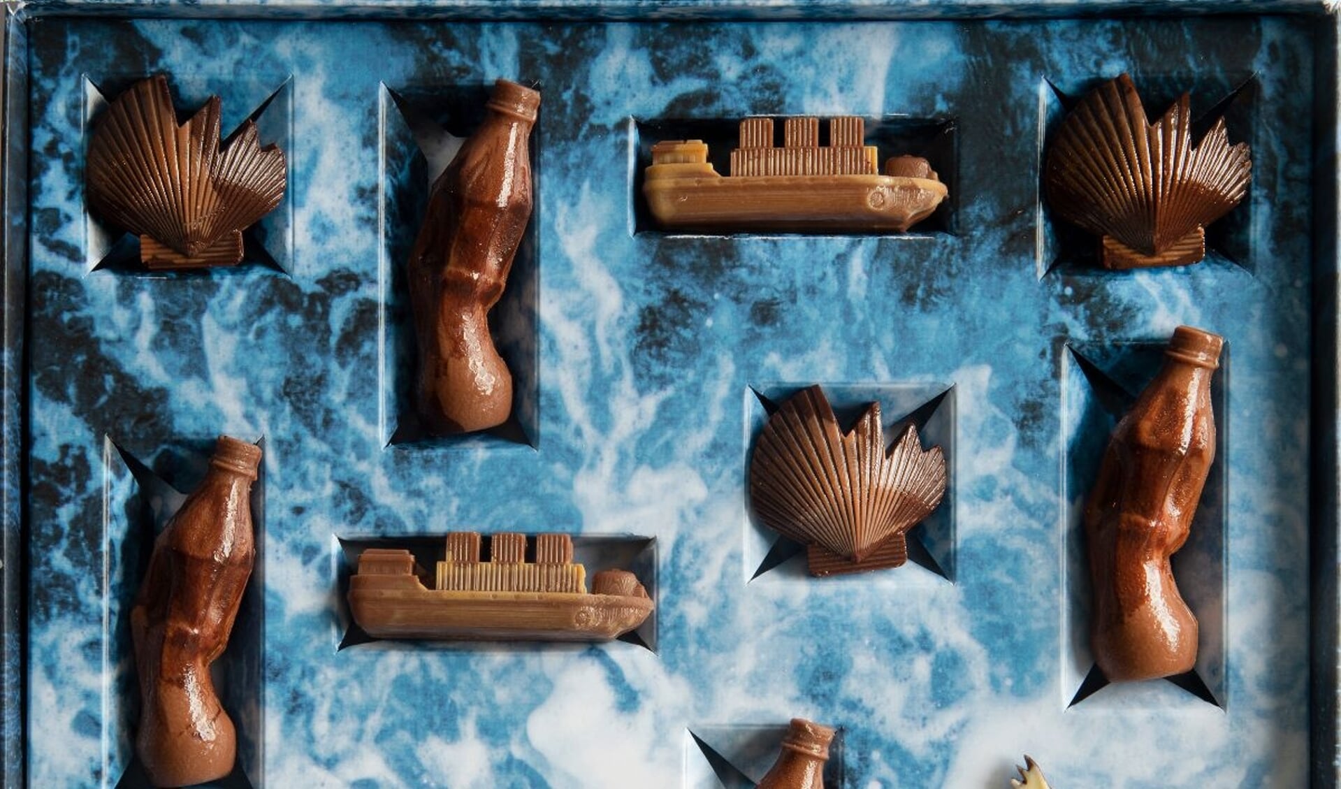 Het Noordzeebanket, een variant op het alom bekende chocolade zeebanket, is een wake-up call die een minder smakelijke kant van de Noordzee toont. 