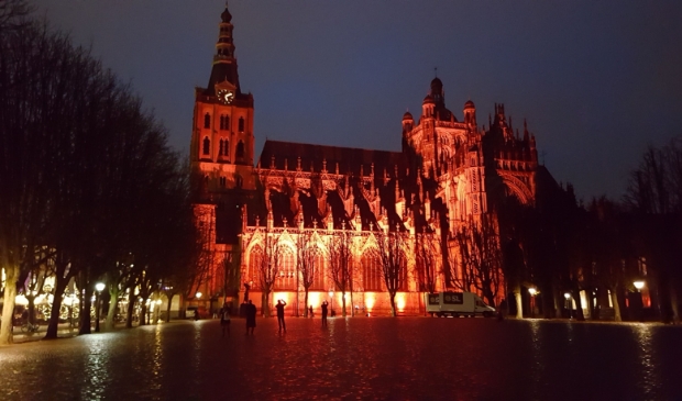 <p>Veel kerken kleuren op 25 november rood. </p>
