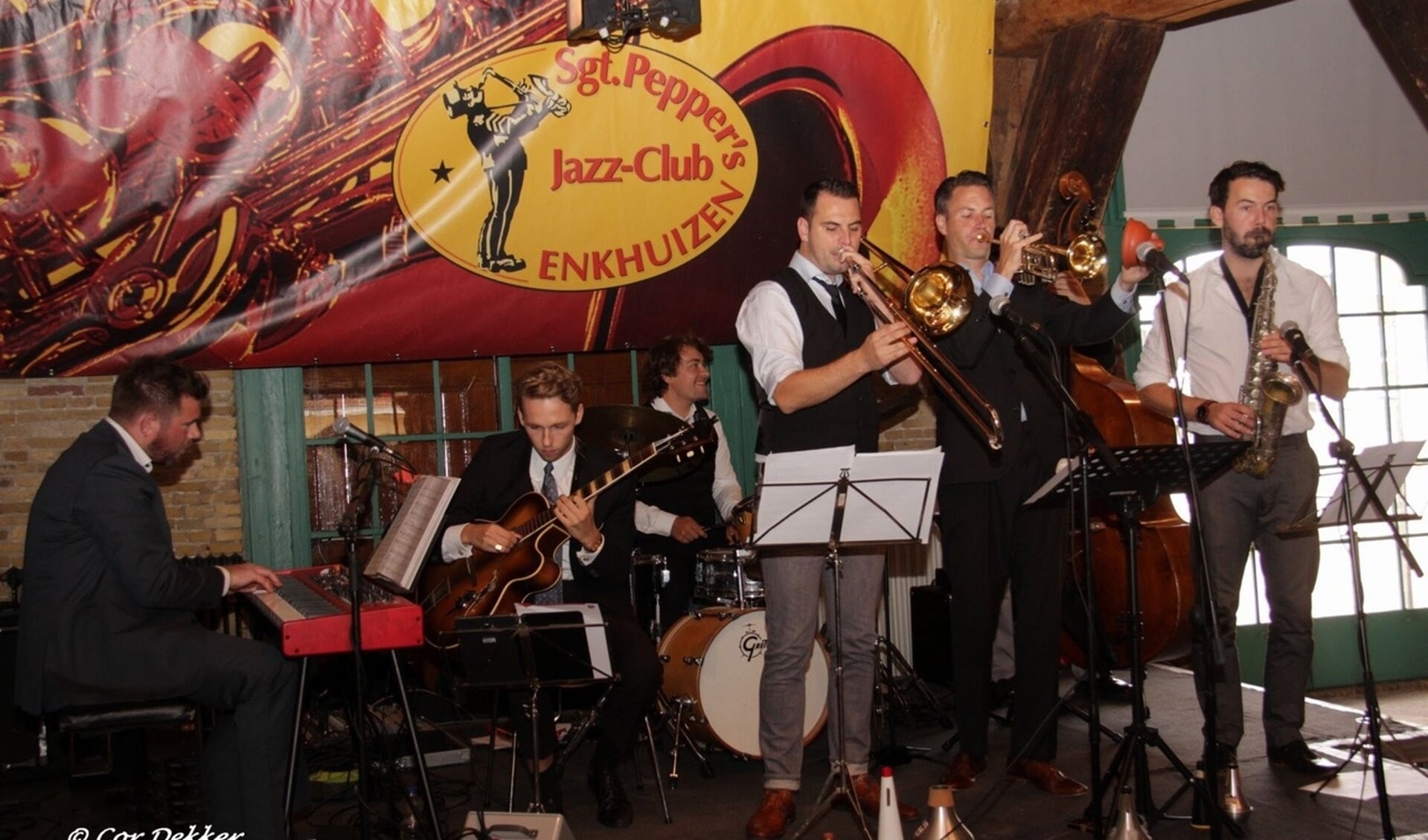 De Herringtown Jazzband ontving bronzen Jazz Award 2019 bij de tegel van de band in de Jazzwalk of Fame.