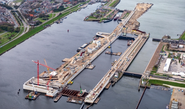 <p>De naam is bekend: Zeesluis IJmuiden.</p>