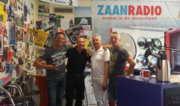 <p>De mannen van de WOS, v.l.n.r. Jerry Jahn, de Nederlandstalige zanger Michael Nobbe die te gast was, Eric Weer en Pascha van Hattem.</p>