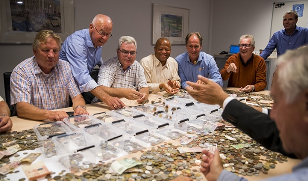 <p>De Lions van de Haarlemmermeer zitten weer klaar om DE-punten en oud geld te tellen.</p>
