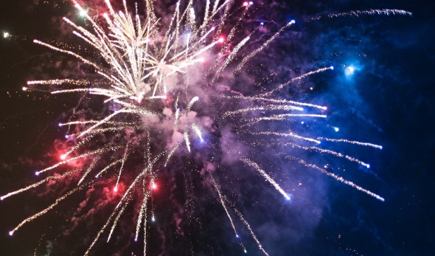 <p>Het zoenen van je buren is in deze tijden gevaarlijker dan vuurwerk.</p>