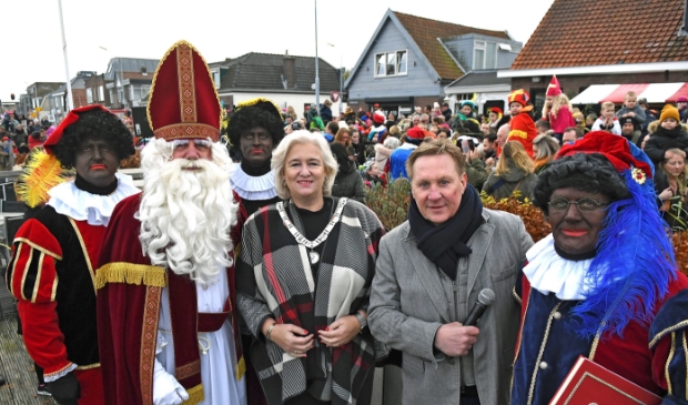 <p>Burgemeester Schuurmans en alle kinderen kunnen dit jaar thuis blijven in het traditionele weekend van de aankomst van Sinterklaas. Dit jaar komt hij niet aan in Zwanenburg.</p>