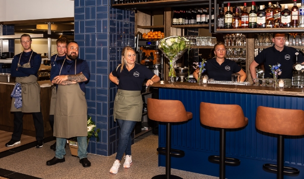 <p>De restaurantmedewerkers willen maar één ding: de gasten weer welkom heten. Zoals hier bij Twaalf in Purmerend.</p>