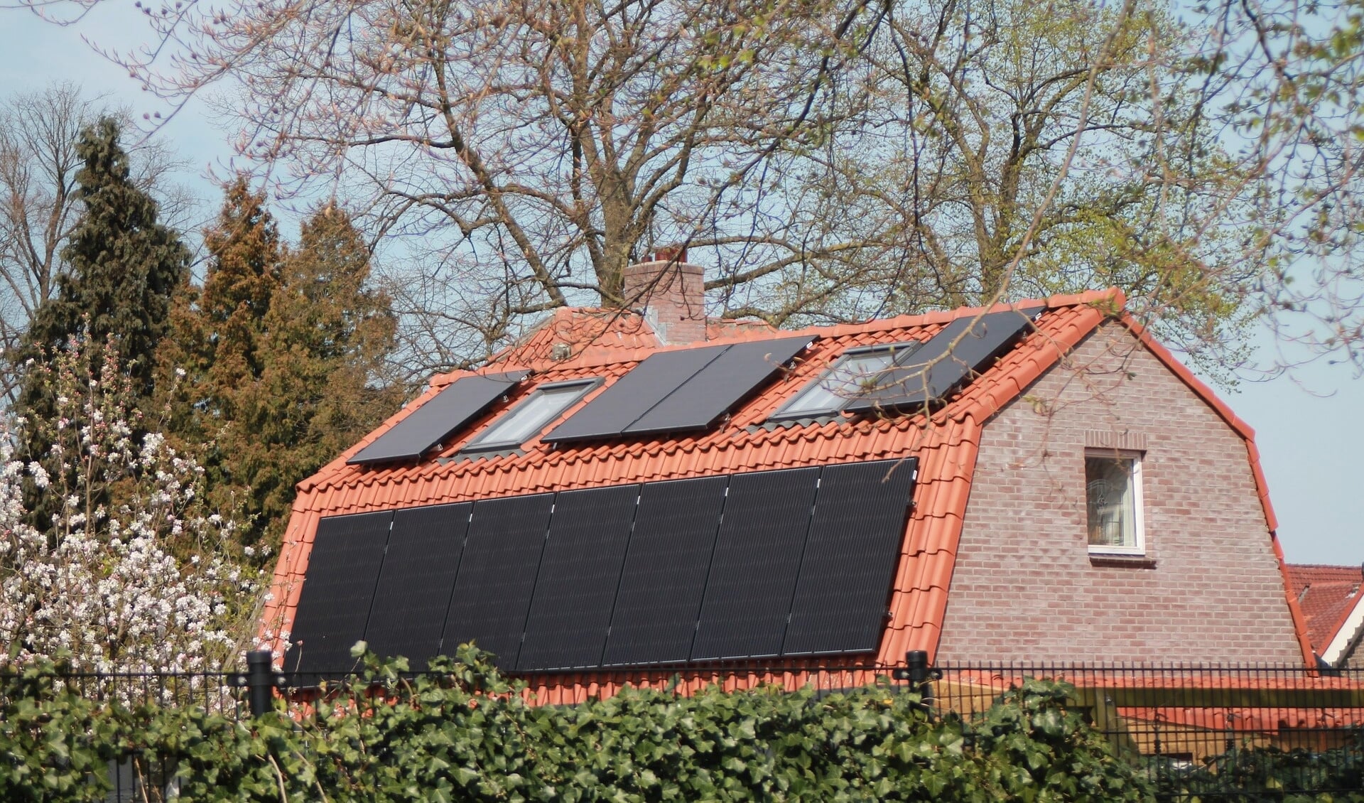 Besparen op de energierekening met zonnepanelen. 