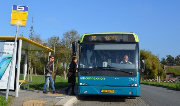 <p>Bushaltes worden hoger en breder, zodat er meer ruimte is voor mensen met een rolstoel.</p>