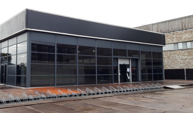<p>De nieuwe corona testlocatie op het Buikslotermeerplein.</p>