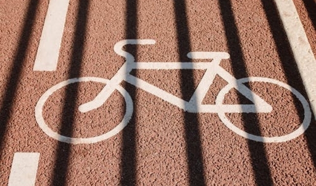 <p><br><strong>Fietsstrook aan Jan Verfailleweg wordt deels vernieuwd.</strong></p>