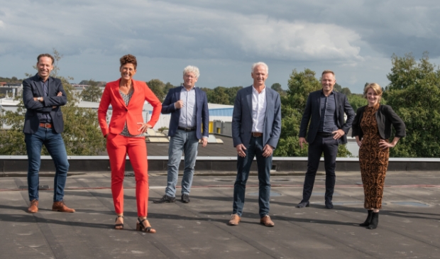 Van links naar rechts:
Michiel van Overbeek
Desirée Blom
Frans Kramer
Cornelis de Geus
Piet de Geus
Marina Molenaar
Cees de Waard