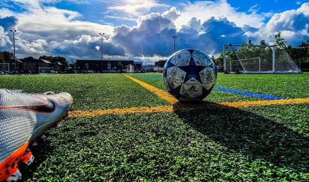 <p>KFC kan het geld goed gebruiken, zeker nu het amateurvoetbal al maandenlang getroffen wordt door coronamaatregelen waardoor de kantineomzet stilligt.</p>