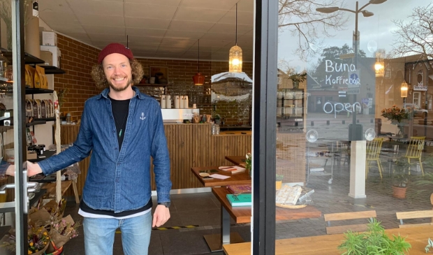<p>Buna Koffie mag nog niet open, alleen voor take away. Ze verkopen ook kleine Sintcadeautjes.</p>